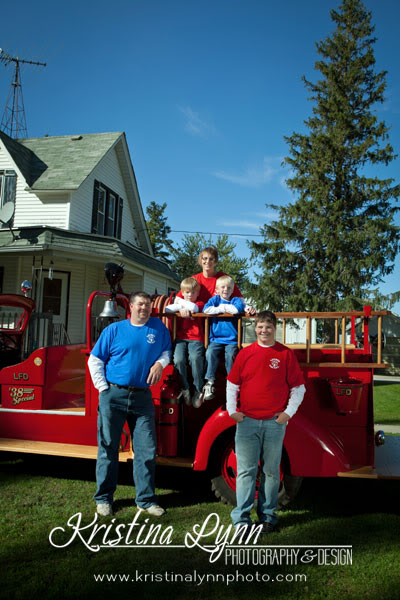 Iowa outdoor family photography on location Clarion Iowa Latimer