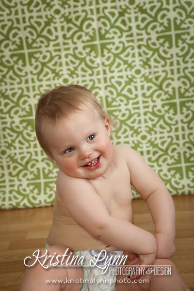 children's studio portraits cedar rapids des moines iowa cake smash