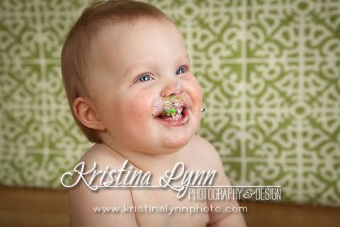 children's studio portraits cedar rapids des moines iowa cake smash