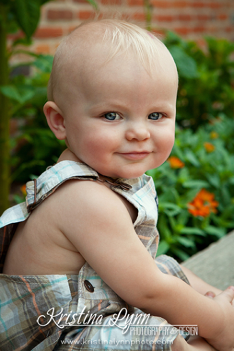 Denver Colorado based portrait photographer Kristina Lynn shares images from a 1 year old childrens session.