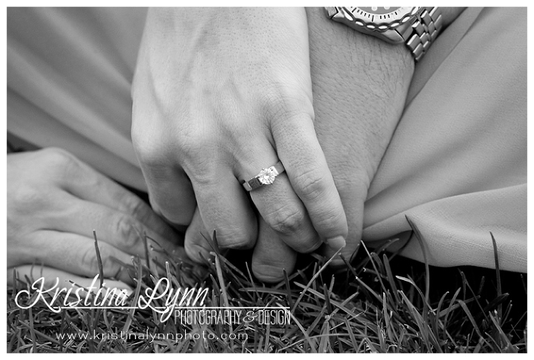 A midwest urban engagement session in Downtown Des Moines, Iowa by Denver Colorado based photograher Kristina Lynn Photography & Design.