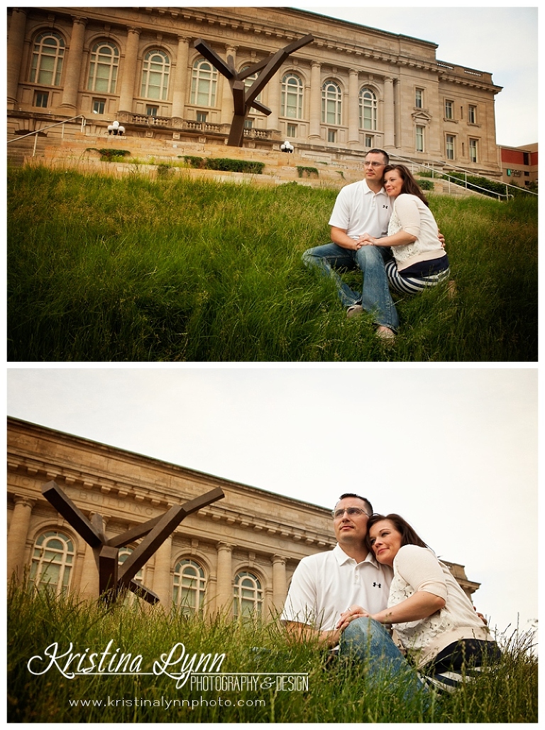 A midwest urban engagement session in Downtown Des Moines, Iowa by Denver Colorado based photograher Kristina Lynn Photography & Design.