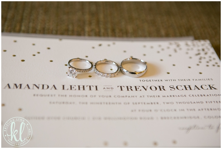 An elegant and modern Colorado mountain wedding captured by photographer Kristina Lynn Photography & Design.