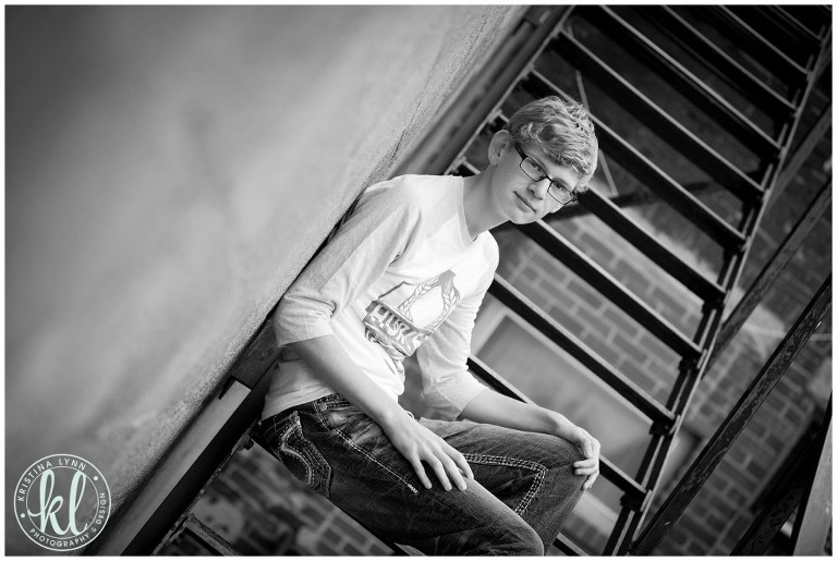 I love the textures and fun architecutral details that an urban setting can give to a senior photo session, especially for guys! | Image by Iowa photographer Kristina Lynn Photography & Design